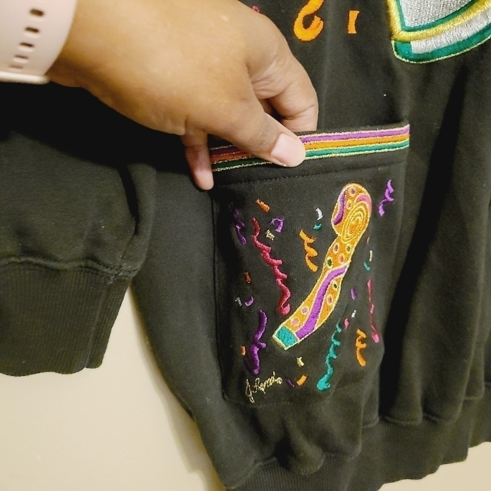 J. Renee | Vintage V-Neck Festive Art to Wear Embroidered Sweatshirt (One Size) - Picture 8 of 14